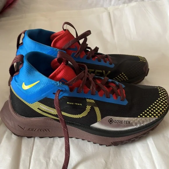 Womens nike trail gore Tex shoes - Picture 3 of 8